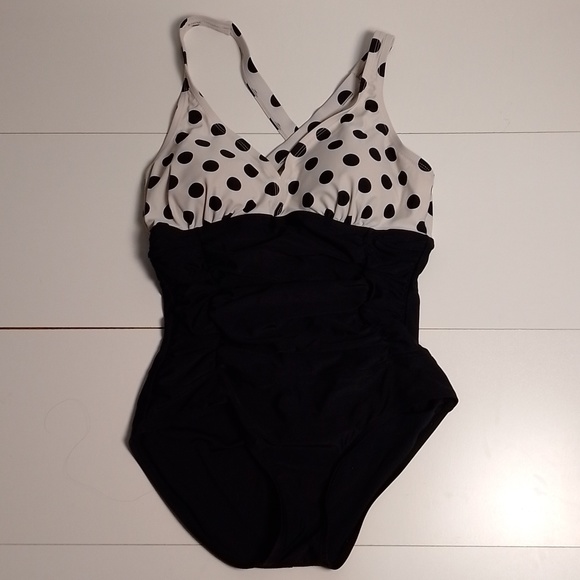Cupshe Other - One piece bathing suit medium. Black and white polka dot tummy flattering